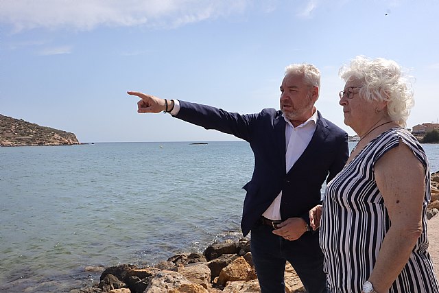 El alcalde de Mazarrón recibe a María Josep Estanyol i Fuentes, prestigiosa experta en cultura fenicia