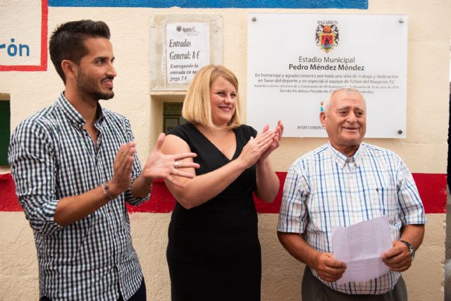 El municipal luce la placa que muestra su nueva denominación como estadio 'Pedro Méndez'