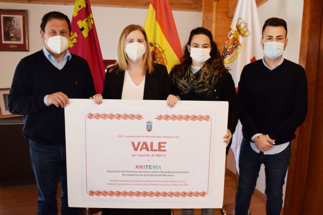 ANITEMA recibe 800 euros de los beneficios obtenidos por la venta de la revista de las fiestas patronales