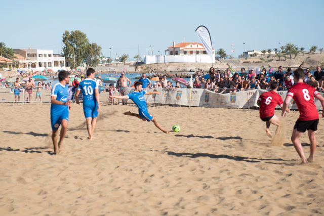 Los alicantinos del Vodka JRS repiten victoria en el torneo de fútbol playa Bahía de Mazarrón