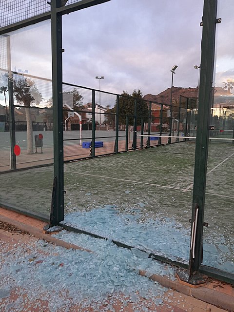 Actos vandálicos contra las pistas de pádel del barrio de La Aceña