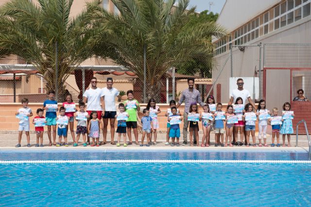 Entregados los diplomas del segundo de los cursos de natación