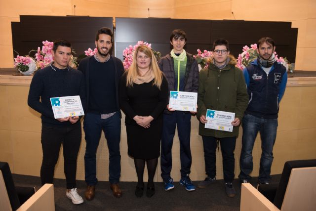 El ayuntamiento reconoce a los jóvenes voluntarios del municipio