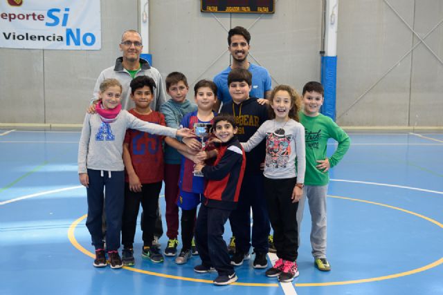 Más de 100 escolares participan en las finales locales de deporte escolar en categoría benjamín