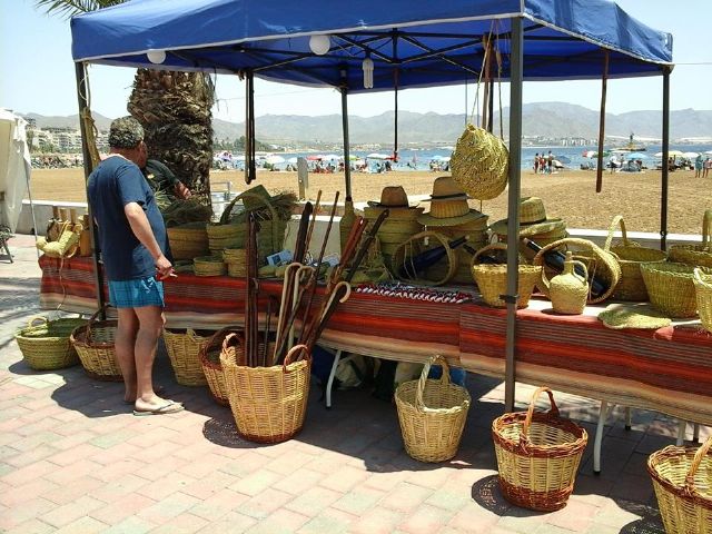 Vuelve el mercado artesano a puerto de Mazarrón