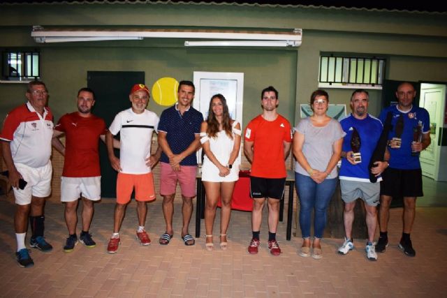 Finaliza el torneo de tenis 'noches de verano' en categoria individual absoluta y absoluta +45