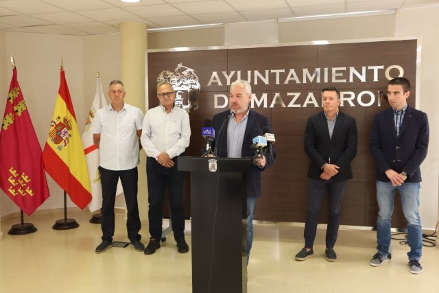 Firma del contrato para la renovación integral de parques infantiles en Mazarrón