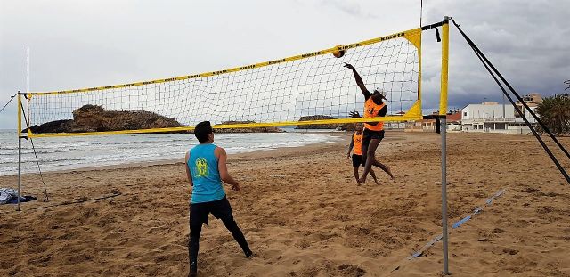 Un centenar de aficionados al vóley playa se dieron cita en Bahía para participar en la III jornada de la Beach League