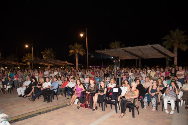 La gala Drag Queen anima la noche de Puerto de Mazarrón