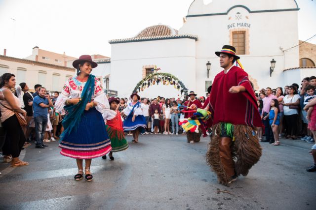 Centenares de fieles muestran su devoción por la Virgen del Cisne