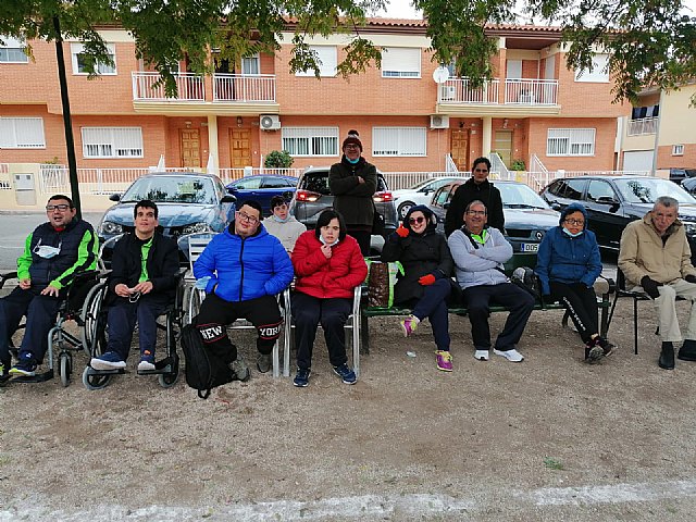 Usuarios del centro de día participan en el campeonato de petanca regional en Totana