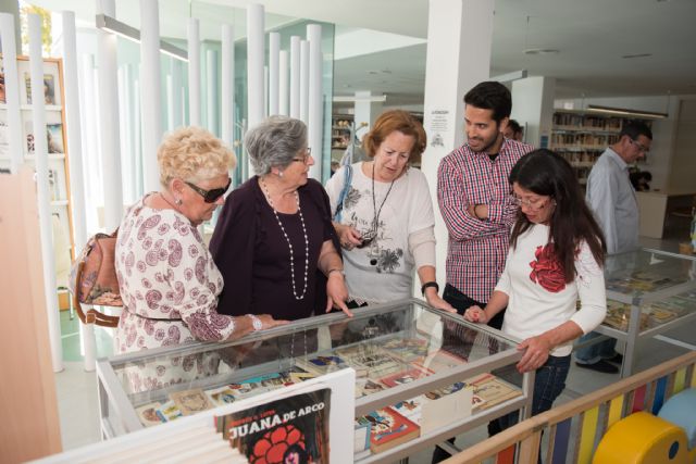 Una exposición rescata libros curiosos y curiosidades olvidadas por los lectores