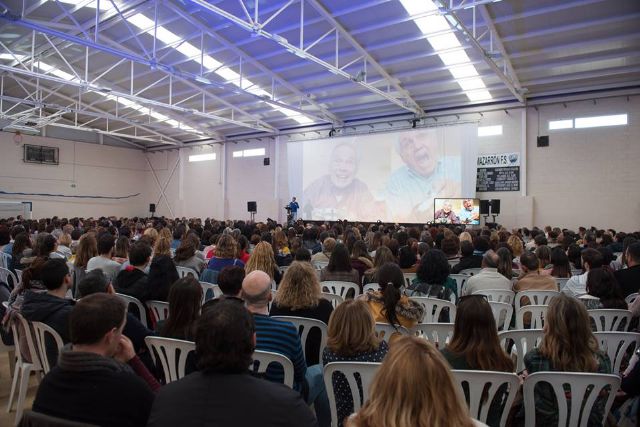 Los maestros jubilados del municipio reciben un cálido homenaje con César Bona como testigo