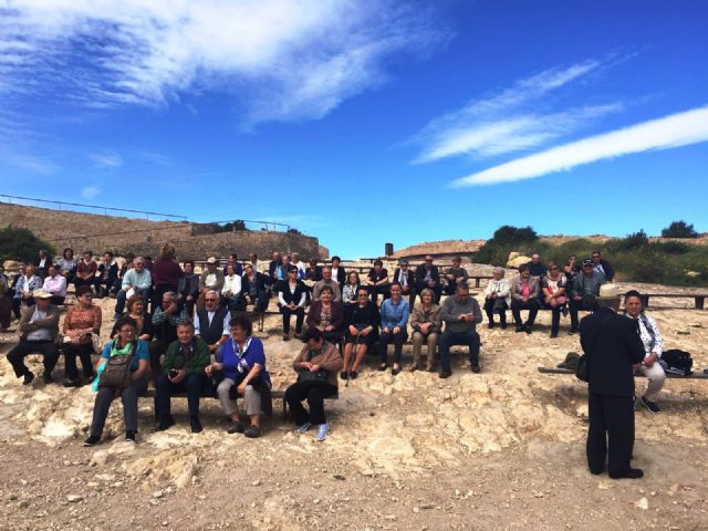 Más de 100 jubilados viajan a Lorca en el día del pensionista