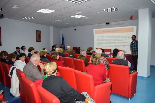 Taller de envejecimiento activo en el Centro de Día de Mazarrón dirigido a los mayores del municipio