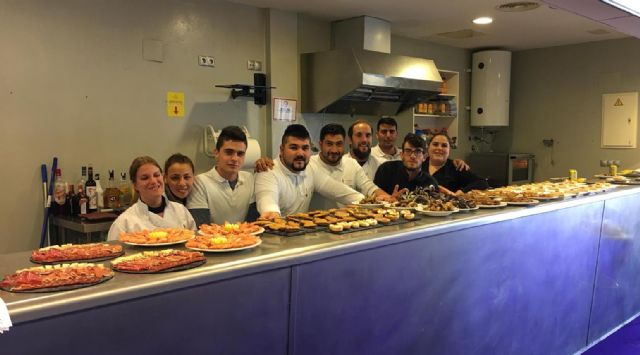 Los alumnos del proyecto 'Garum' culminan su periodo de formación en hostelería