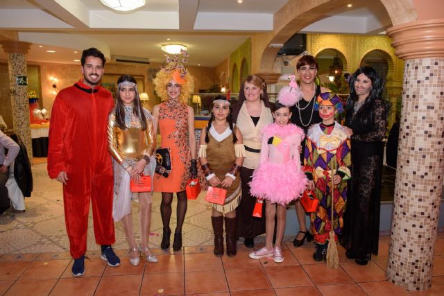 Las peñas de carnaval calientan motores en la cena de convivencia