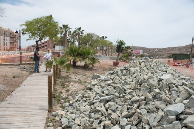 Acondicionan los accesos a la playa de la Isla