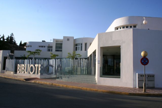 Nuevo récord de usuarios en la biblioteca de Puerto de Mazarrón durante el verano