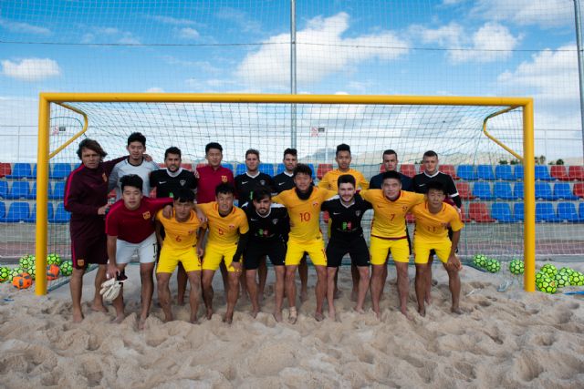 La Selección China de Fútbol Playa entrena en Mazarrón