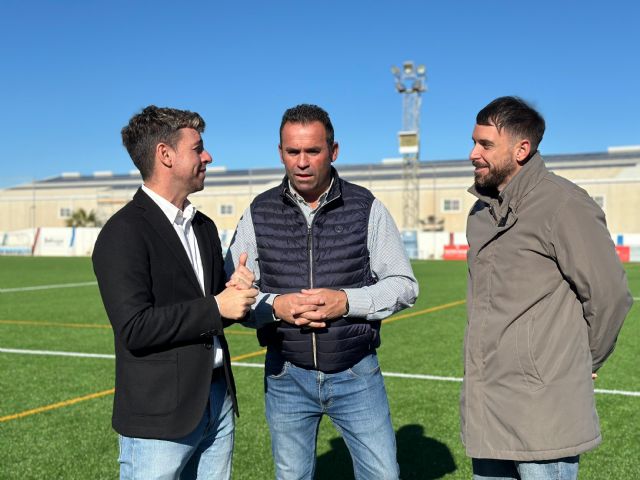 La Comunidad financia la renovación de la iluminación del campo de fútbol 'Ángel Celdrán' en el Llano del Beal