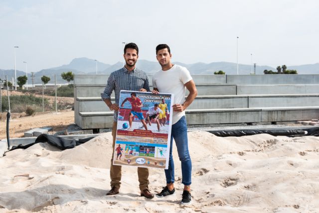 El campus de fútbol playa de Chiky Ardil se aplaza a la primera quincena de agosto