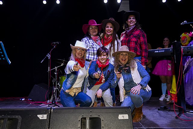 Mazarrón disfruta tras muchos años con el Lunes de Carnaval