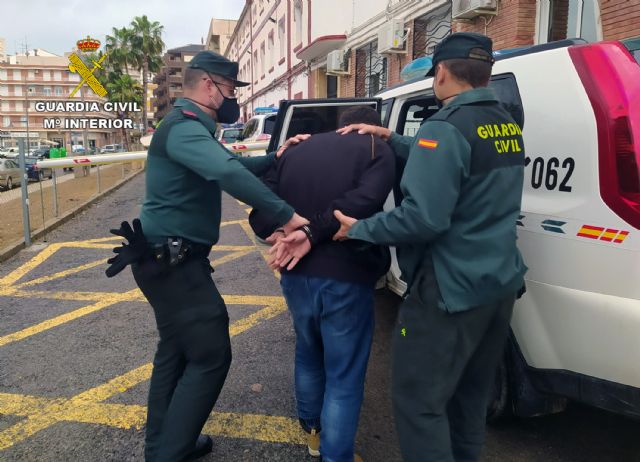 La Guardia Civil detiene a un experimentado delincuente por varios robos en Mazarrón