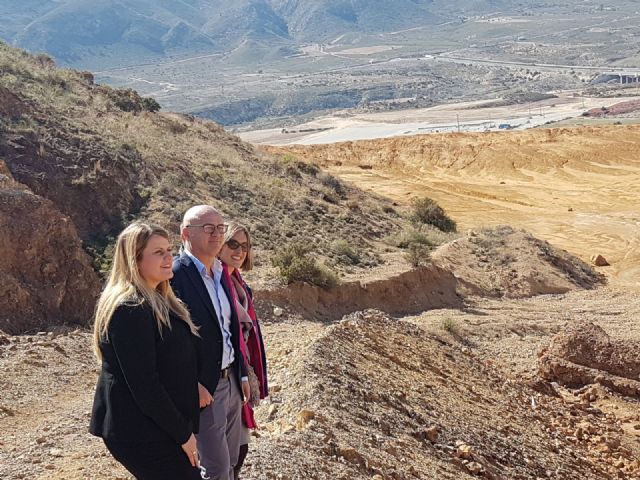 El consejero de Empleo visita a la instalación de residuos mineros San Cristóbal II