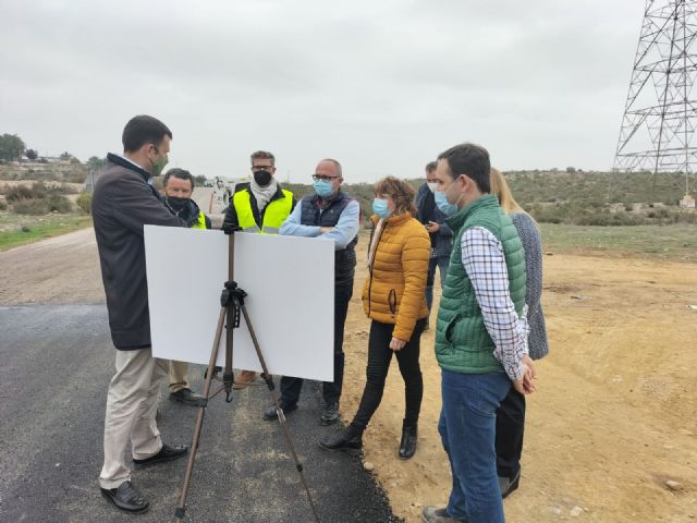 Visita a las obras de rehabilitación del camino que une la carretera RM-332 y la RM-d4 (Casa Colorá), en la pedanía de Leiva