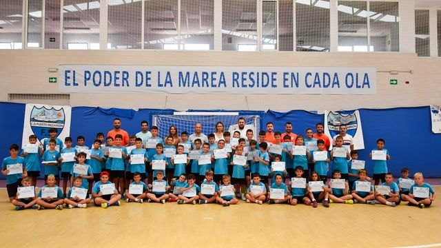 Alrededor de 80 niños disfrutan del Campus de Verano del CD Bala Azul