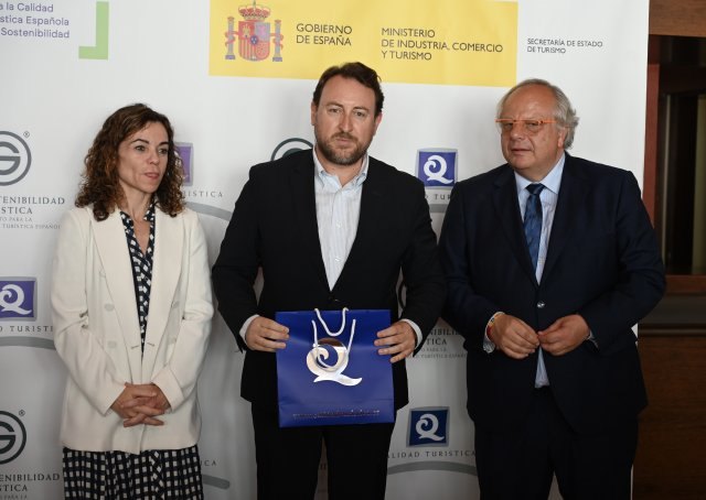 Mazarrón obtiene 8 banderas “Q” de Calidad, una más que en 2023, y 11 banderas “S” de sostenibilidad