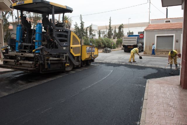 Renuevan asfaltado en calles de Mazarrón y acondicionan el recinto de los rincones