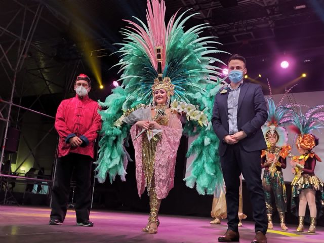 Color, magia y alegría en la gala de elección de musas y musos y carnavalero del año