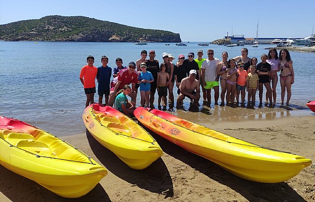 Socios y usuarios de D´Genes comparten una jornada de convivencia en Puerto de Mazarrón