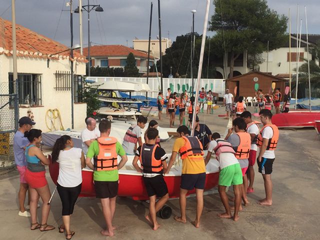 Charla de educación ambiental en el club de regatas de bahía