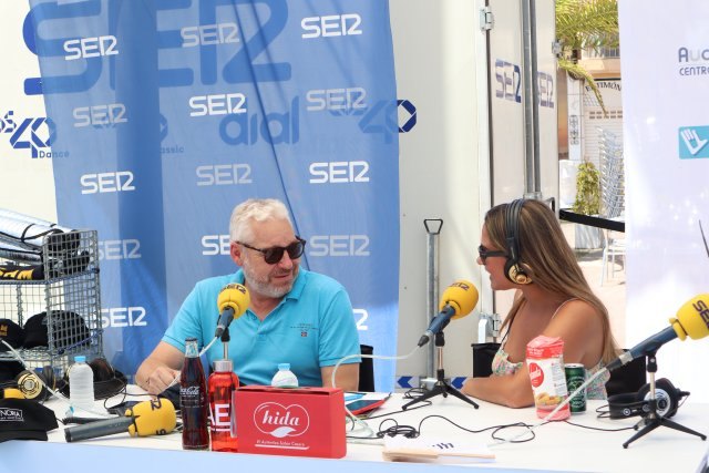 La caravana de la SER hace parada en Puerto de Mazarrón, en una mañana de radio, música y diversión