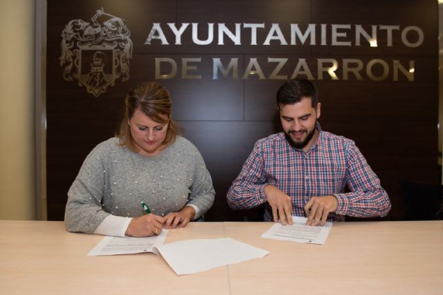 Un convenio promueve la generación de empleo entre candidatos del municipio en el Centro Comercial 'Mazarrón Park'