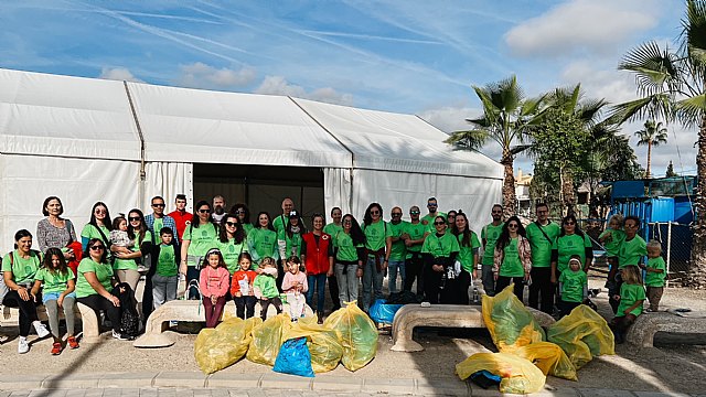 Gran acogida en la I jornada de playas limpias en Mazarrón