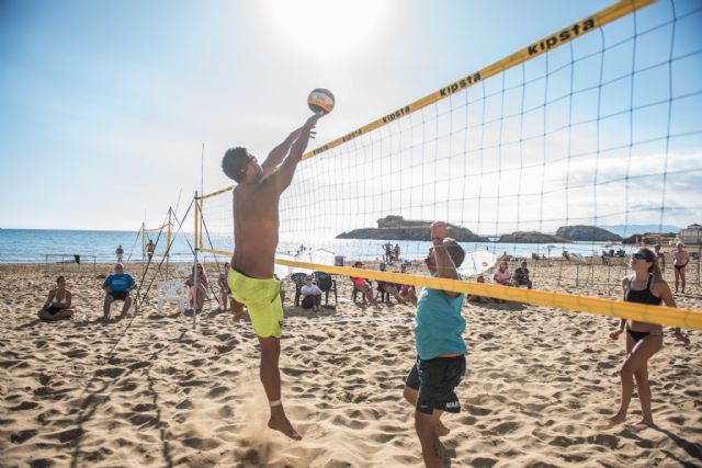 La liga regional de vóley playa cierra con éxito su primera jornada