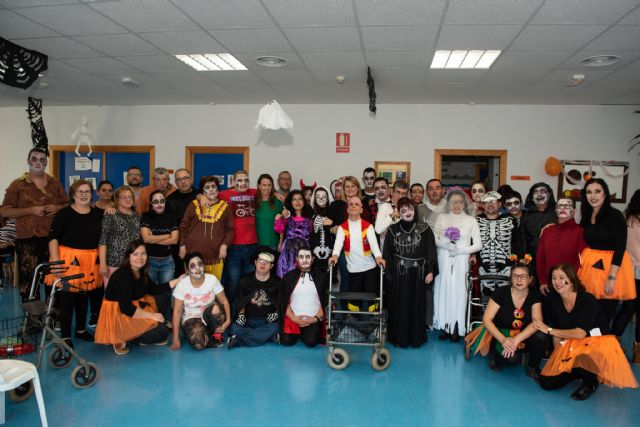 Los usuarios del Centro de Día de Oersonas con Discapacidad celebran Halloween